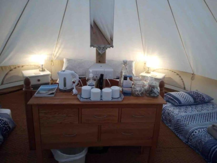 فندق Cox Hill Glamping Badger ترورو المظهر الخارجي الصورة