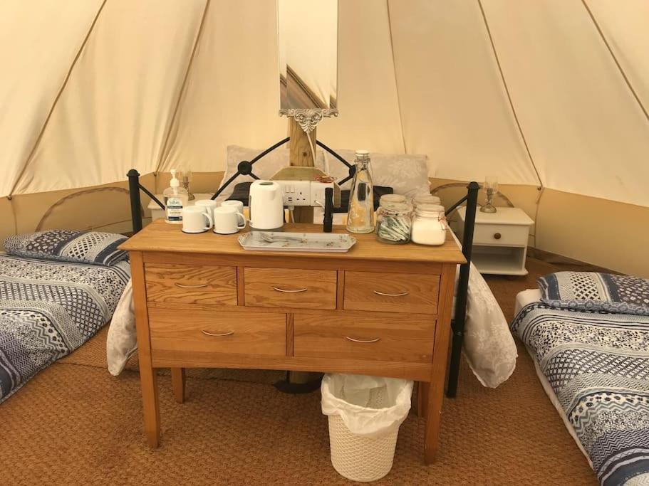 فندق Cox Hill Glamping Badger ترورو المظهر الخارجي الصورة