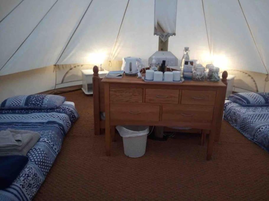 فندق Cox Hill Glamping Badger ترورو المظهر الخارجي الصورة